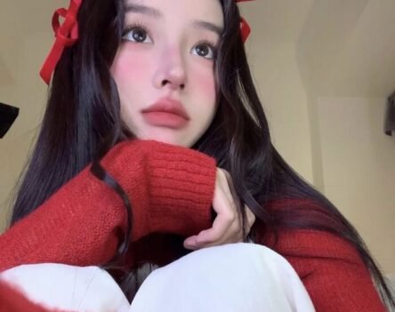 Best 99+ Sweet Girl DP for WhatsApp & Social Media