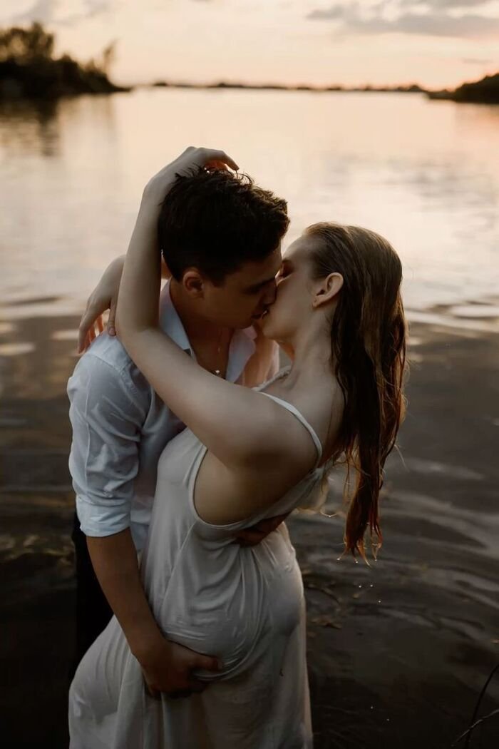 vertical lips kiss images aethetics hot full hd