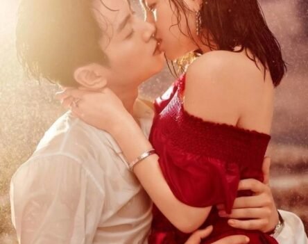 99+ Vertical Lips Kiss Images for WhatsApp & Instagram