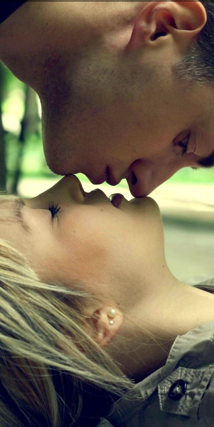 vertical lips kiss images romantic